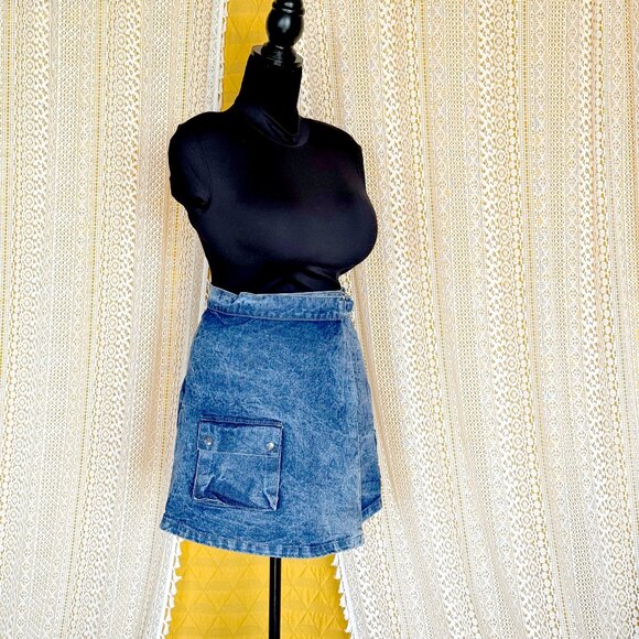 THE PEOPLE Vs. Acid Wash Denim Wrap Mini Skirt with Pockets | Size M | Retro Y2k - Picture 6 of 17